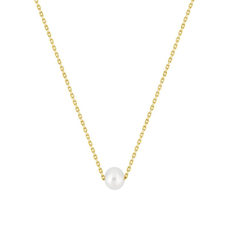 femme portant bijoux notre dame de paris avec style elegant